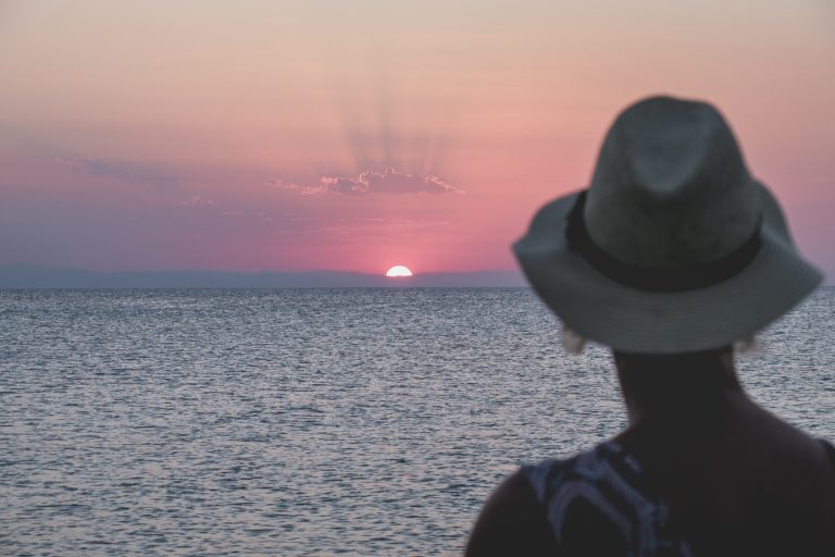 Οργάνωση καλοκαιρινών διακοπών: Πού έχουν απομείνει καταλύματα για Ιούλιο και Αύγουστο